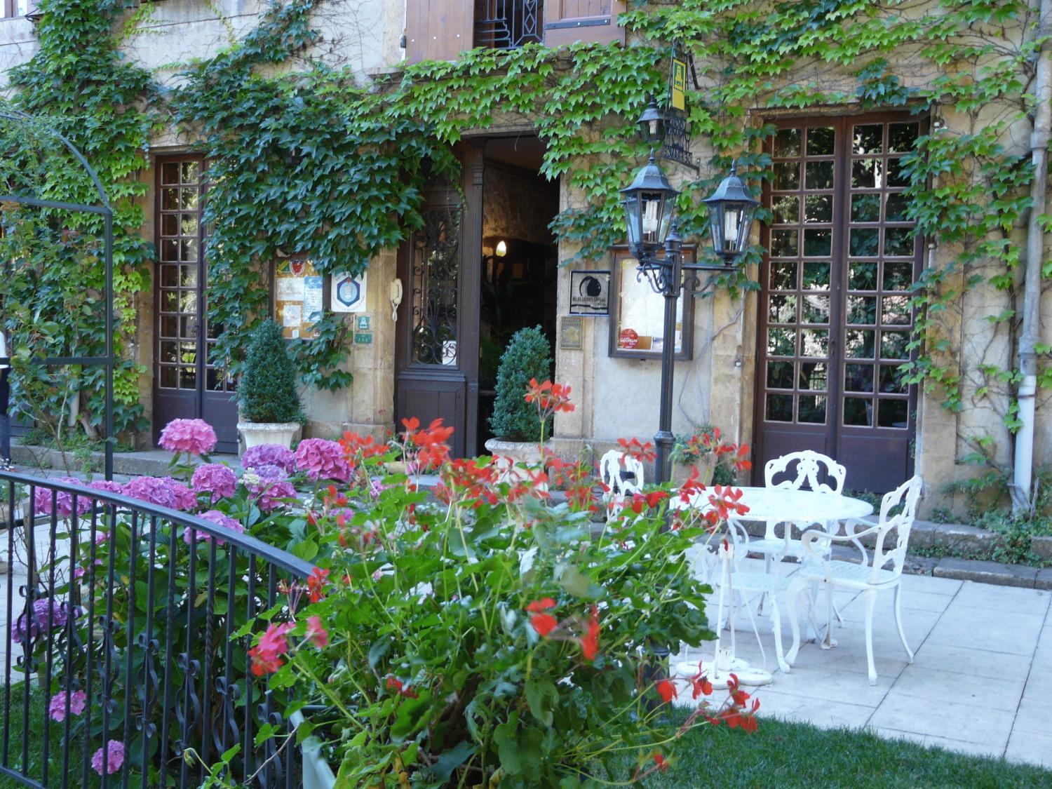 Logis Hostellerie Du Grand Duc Hotel Restaurant Gincla Exterior foto
