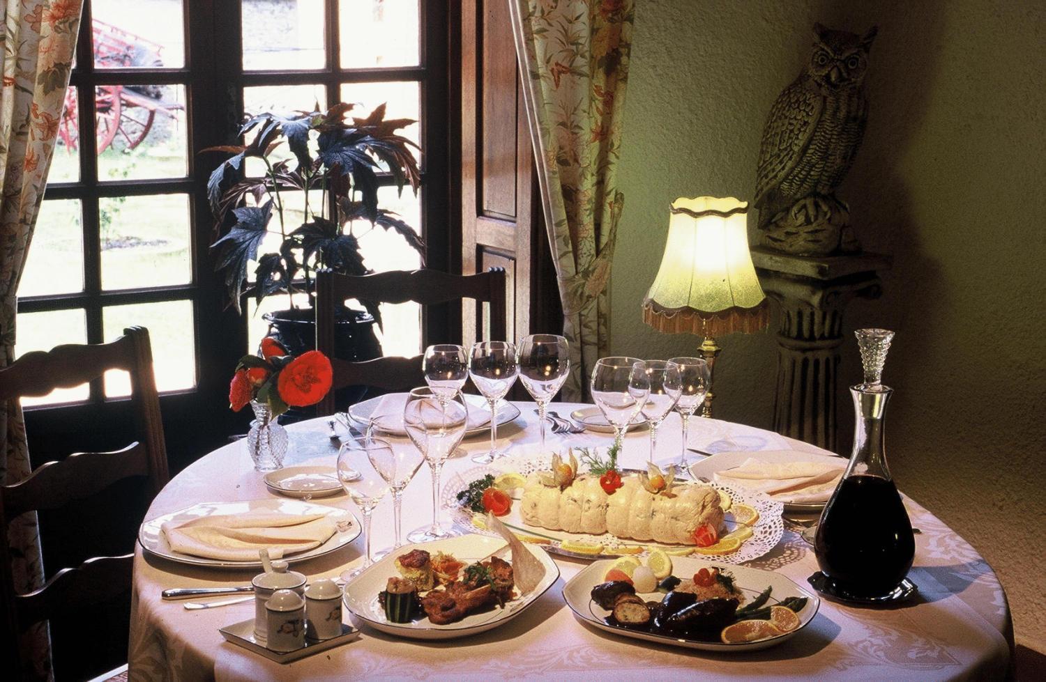 Logis Hostellerie Du Grand Duc Hotel Restaurant Gincla Exterior foto