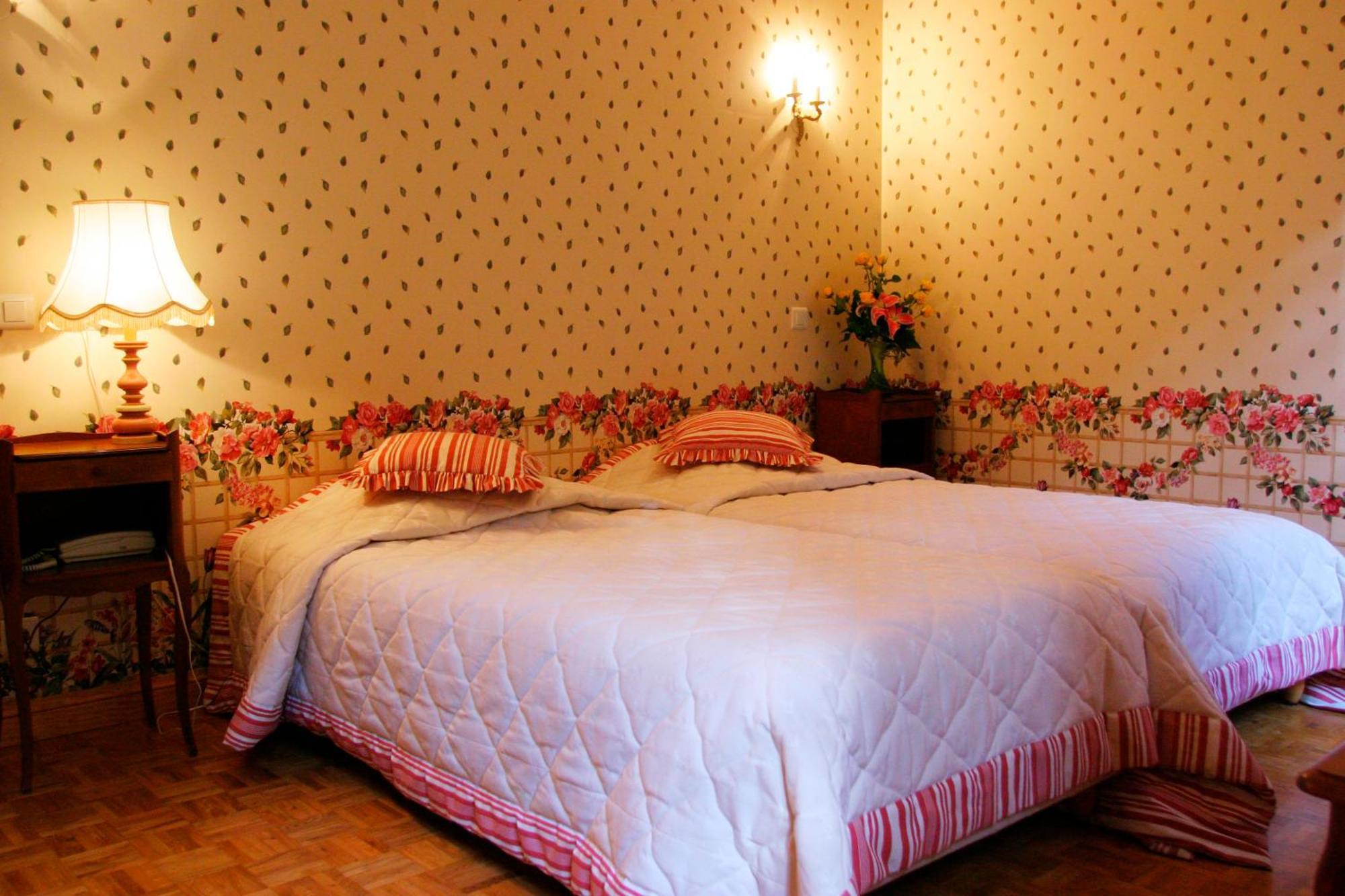 Logis Hostellerie Du Grand Duc Hotel Restaurant Gincla Habitación foto
