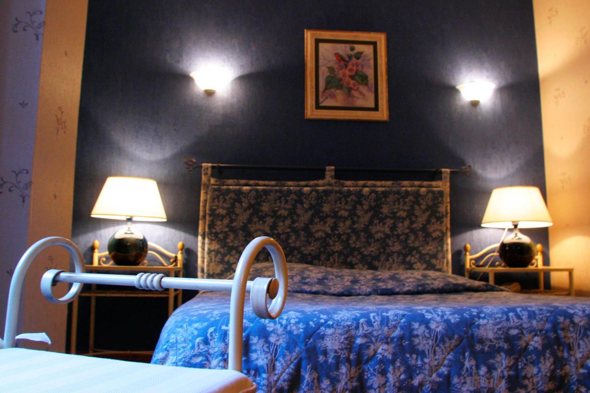Logis Hostellerie Du Grand Duc Hotel Restaurant Gincla Habitación foto