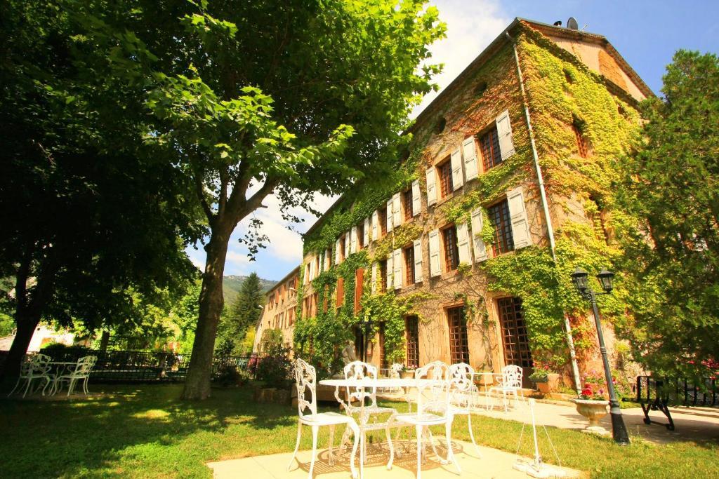 Logis Hostellerie Du Grand Duc Hotel Restaurant Gincla Exterior foto